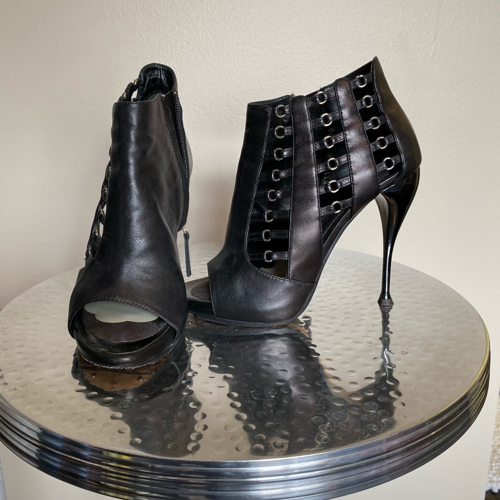 Giuseppe Zanotti size 38 heel